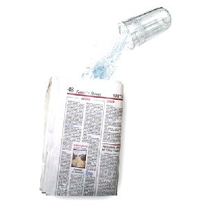 Agua en el periódico (water in the newspaper)