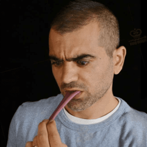 Lengua de broma (fake tongue)