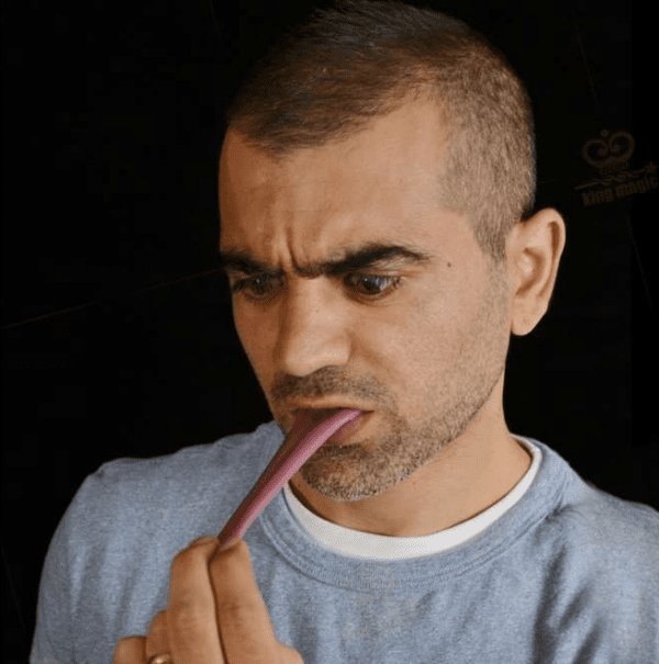 Lengua de broma (fake tongue)